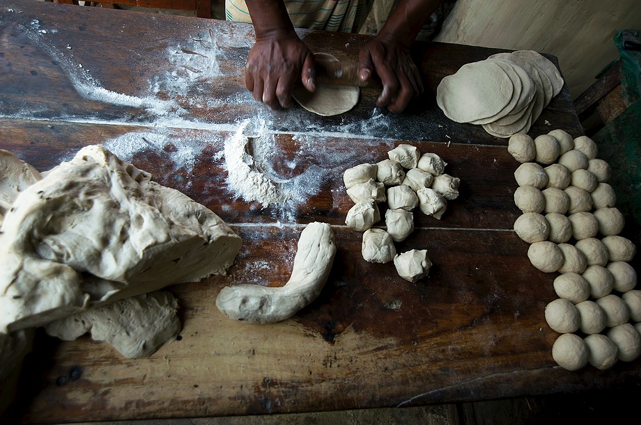 Przygotowywanie chapati (Chittagong Hill Tracts)